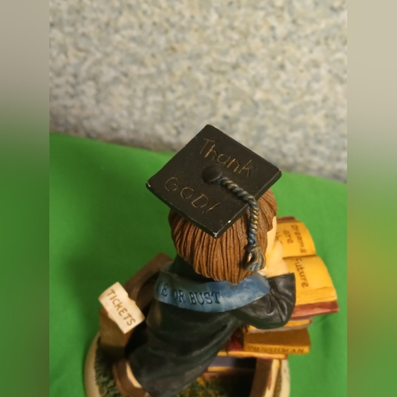 𝑺𝒊𝒏𝒈𝒍𝒆 𝑩𝒆𝒓𝒓𝒚 𝟏𝟗𝟗𝟖 𝑮𝒓𝒂𝒅𝒖𝒂𝒕𝒊𝒐𝒏 𝑭𝒊𝒈𝒖𝒓𝒊𝒏𝒆 - Picture 2 of 9